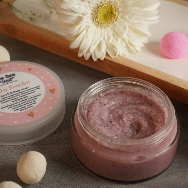 Peeling Σώματος Baby Powder με Ζάχαρη, Κόκκους Ελιάς & Παπαρουνόσπορο | 200gr